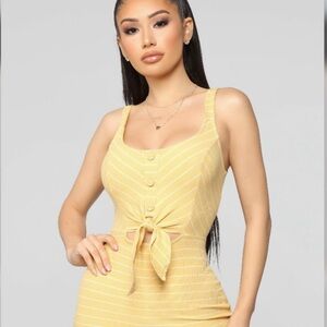 🪞 NEW adorable date scoop neck tie front dress